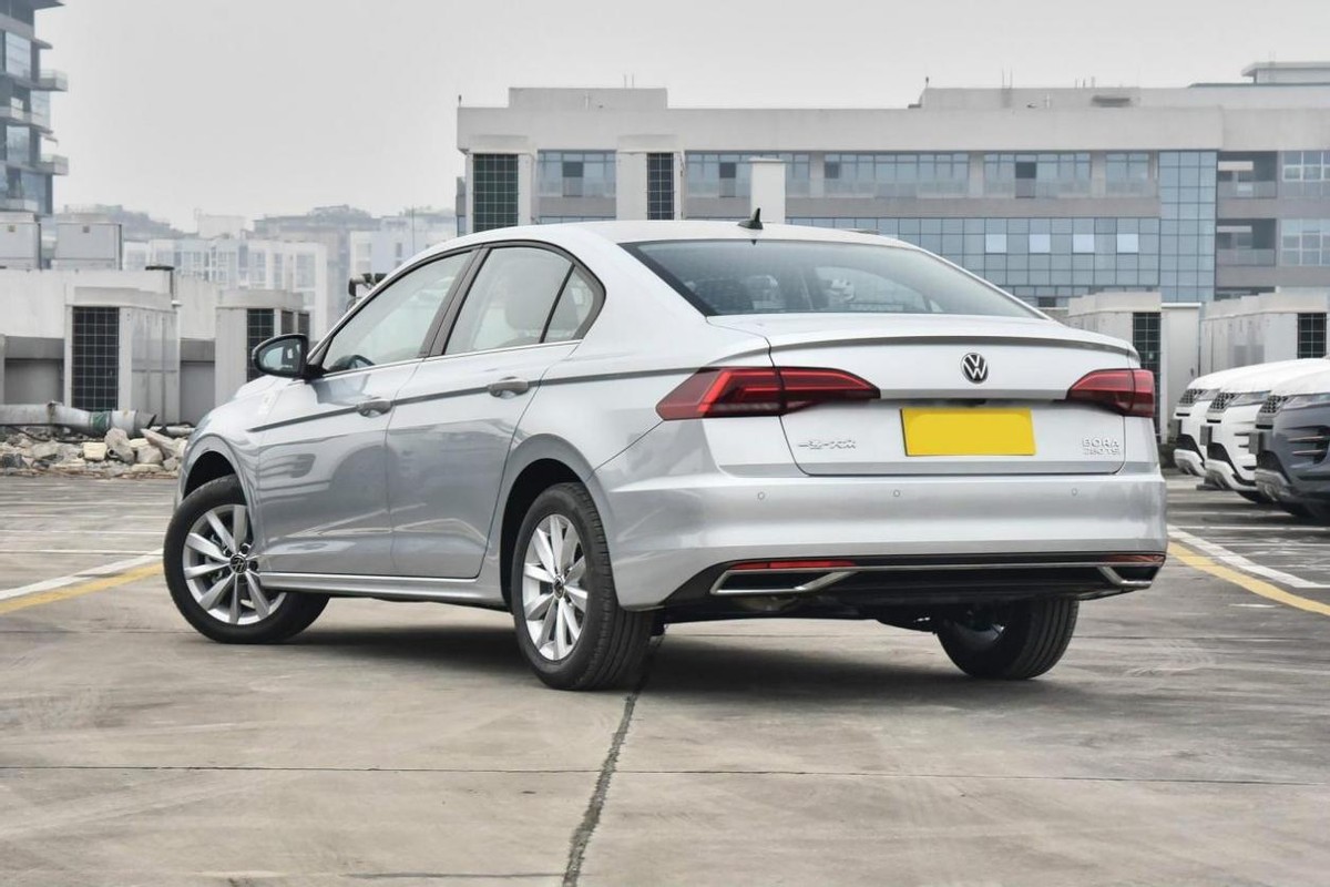 裸车10万入手大众宝来到底值不值,05年的宝来1.8手动现在油耗要多少