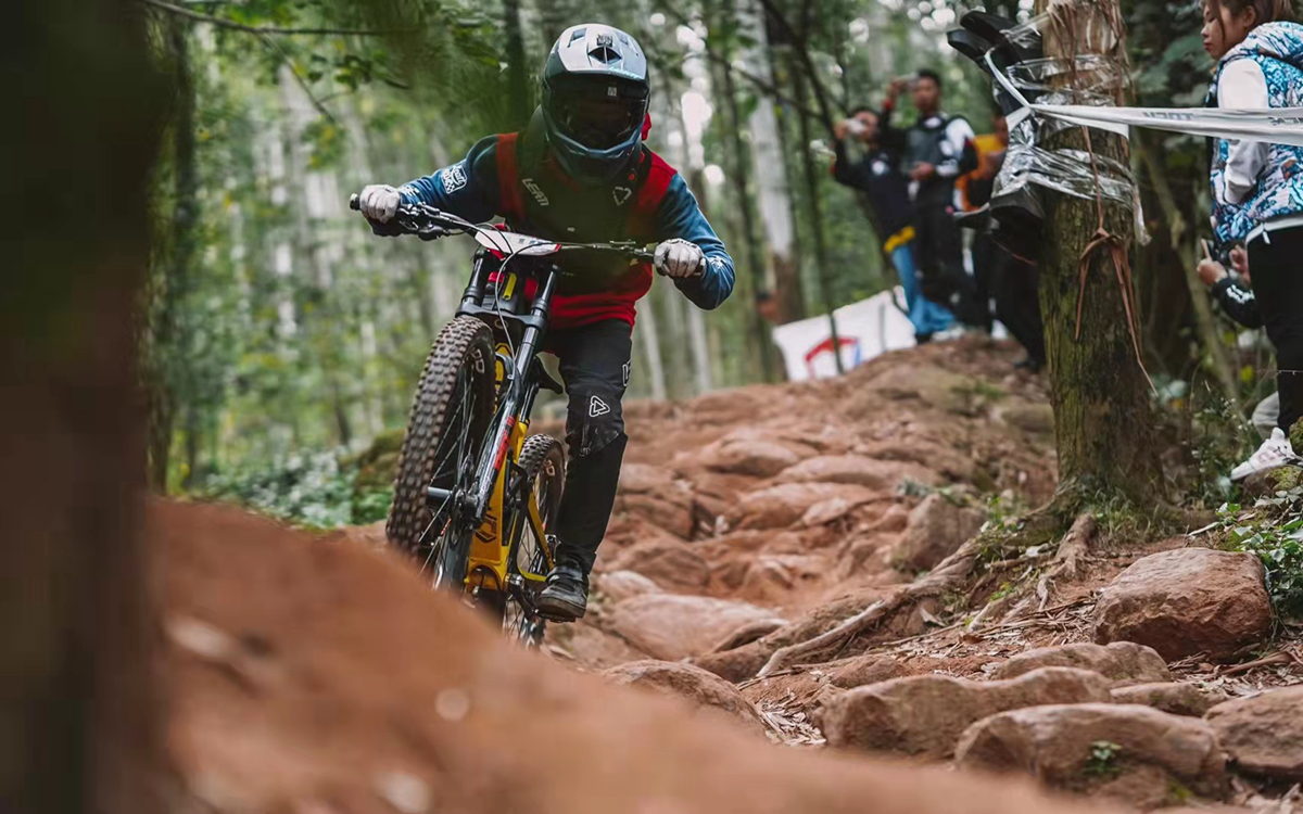 肖聪丁再刚重庆速降,肖聪速降冠军录像