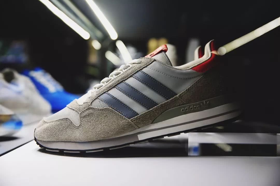 adidas明年发售yeezy,adidas来年再战