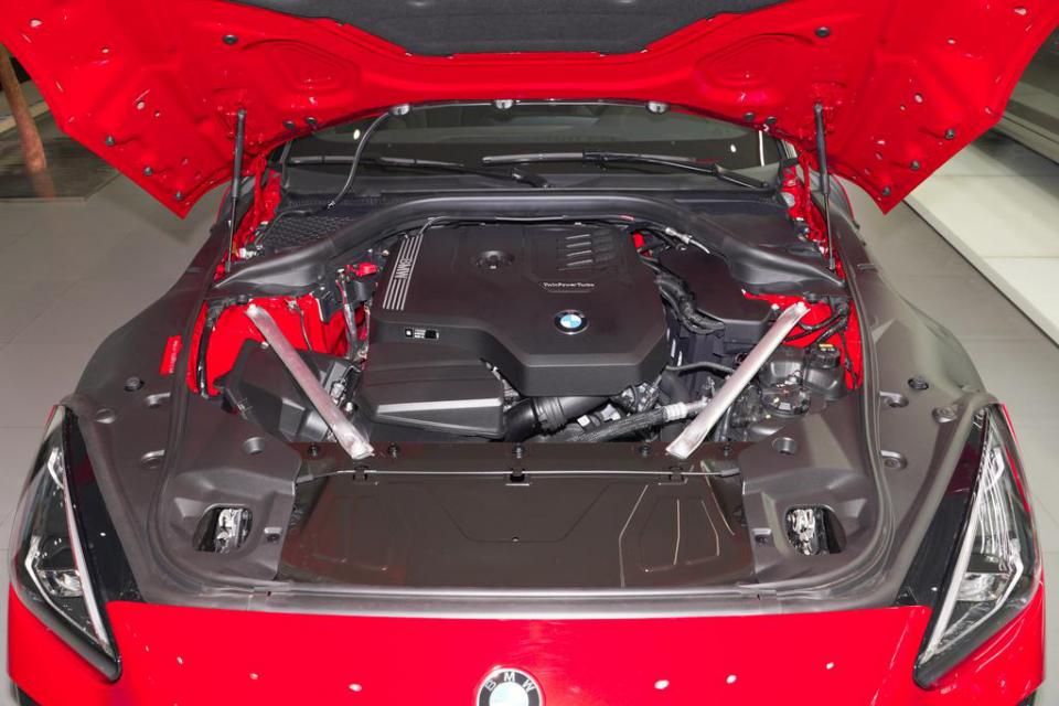 实拍展示新款宝马z4,2015款宝马z4硬顶敞篷街拍