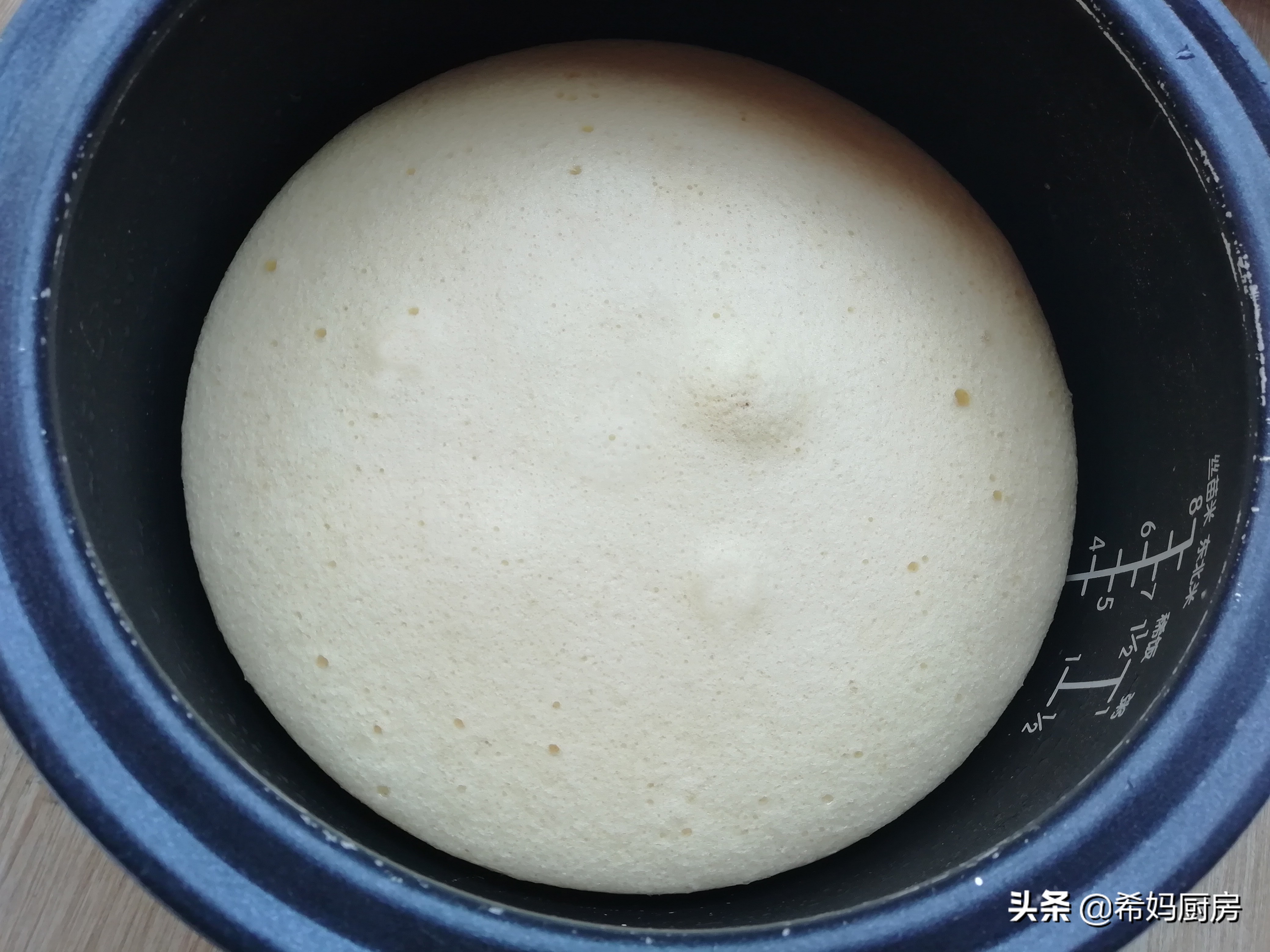 如何使用电饭锅做蛋糕不糊底,最简单的做蛋糕方法用电饭锅