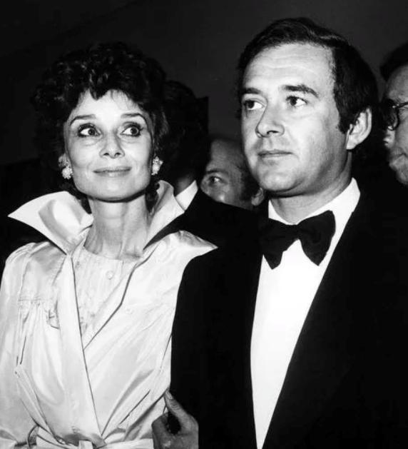 纪梵希爱赫本一辈子终身未娶,纪梵希真的爱赫本吗