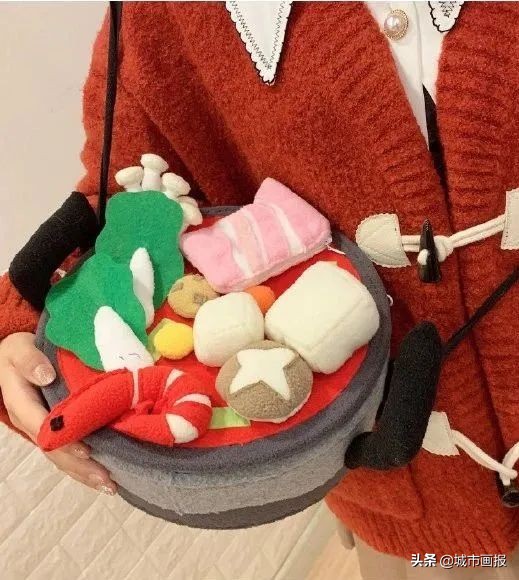 无聊能有多大生产力？他在家造了个电影院