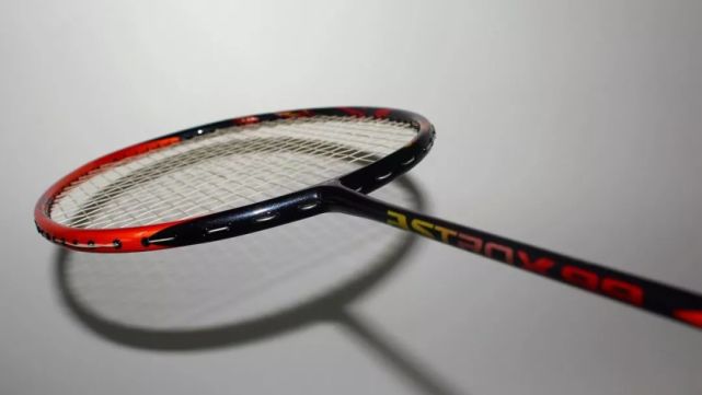 进攻型羽毛球拍推荐排行榜前十名,快速进攻高端羽毛球拍推荐