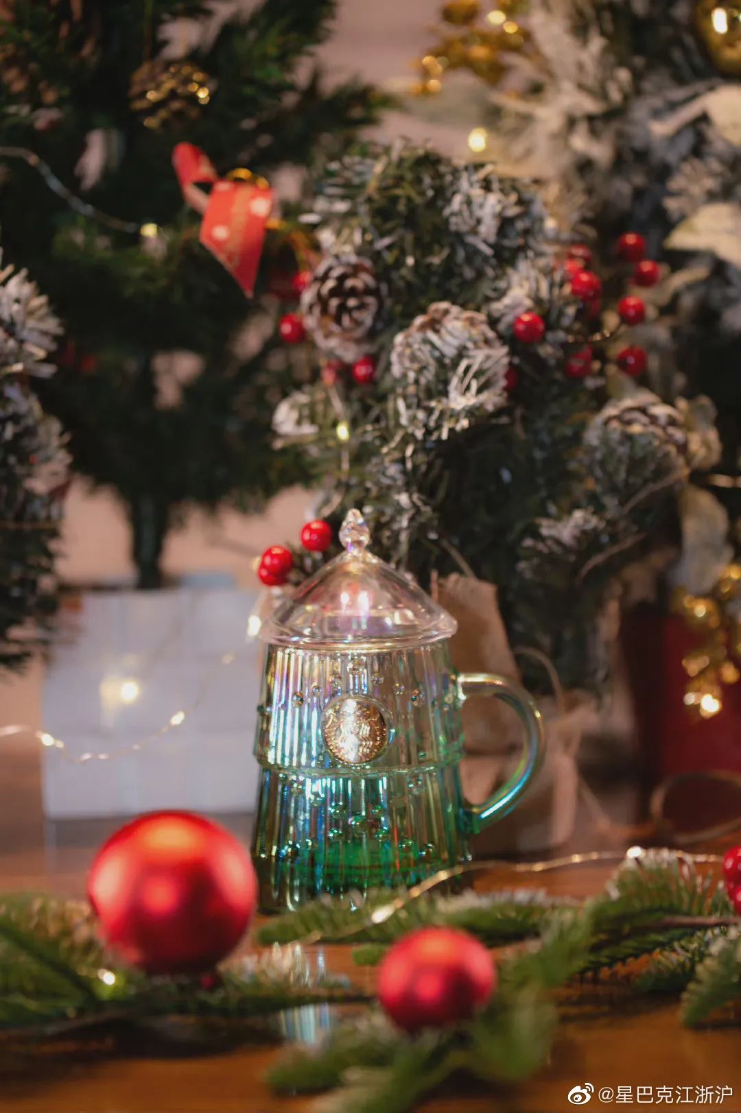 瑞幸星巴克圣诞新品,瑞幸圣诞咖啡杯包装