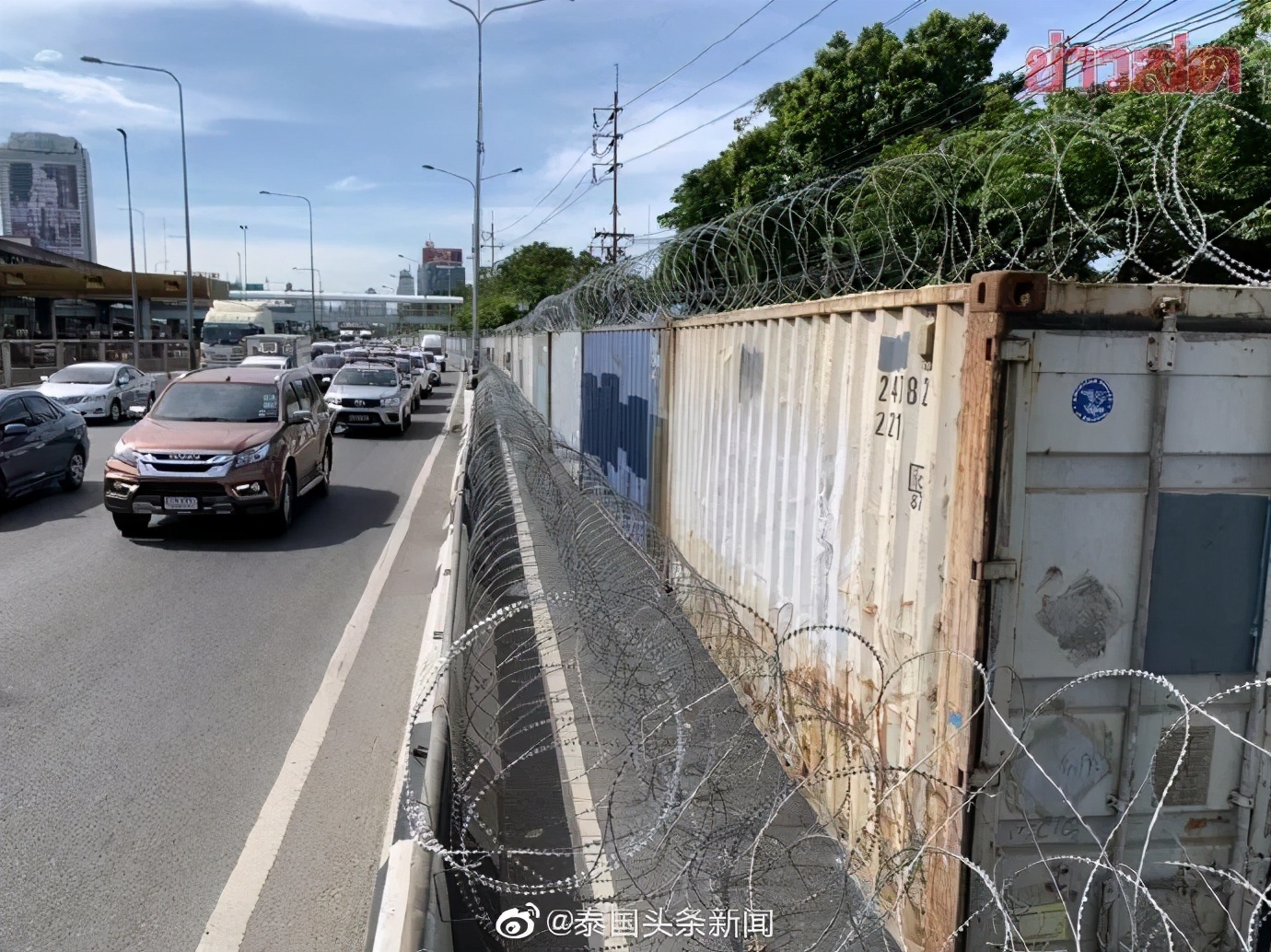 泰国皇家卫队也成为*会集**者的*威示**目标了