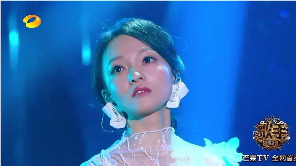 学会Rihanna、钟楚曦、张韶涵的高光技能,比打10针玻尿酸都管用