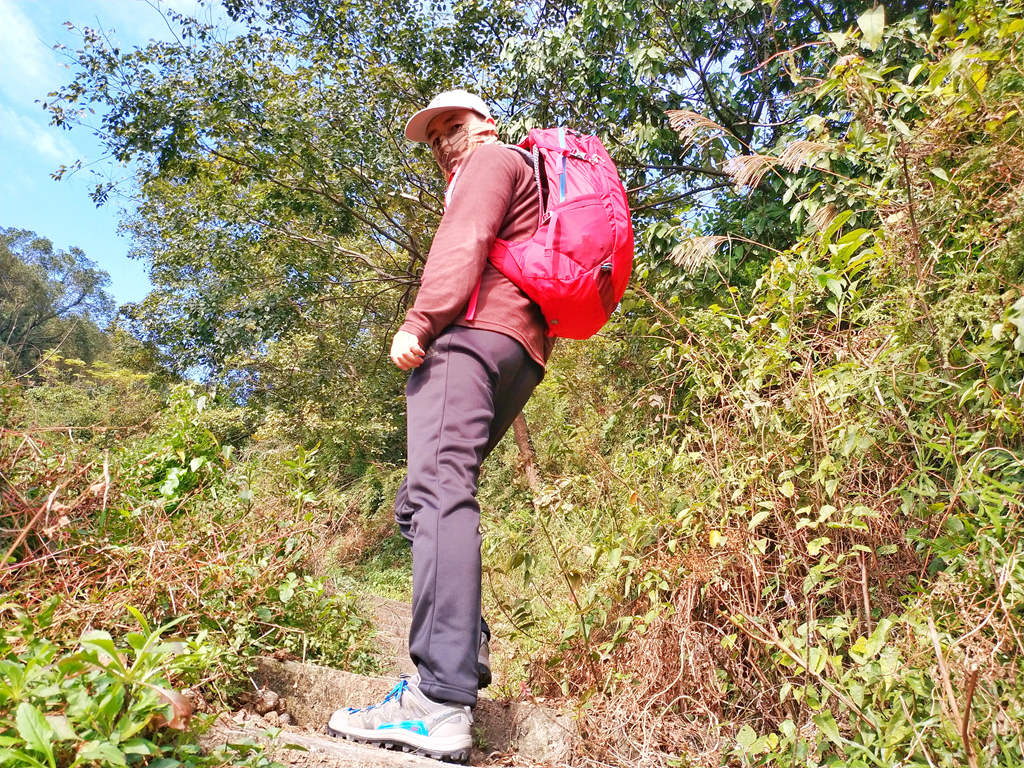 温暖舒适轻盈灵活——阿迪达斯HYBDSTRPTWT18男子户外长裤测评