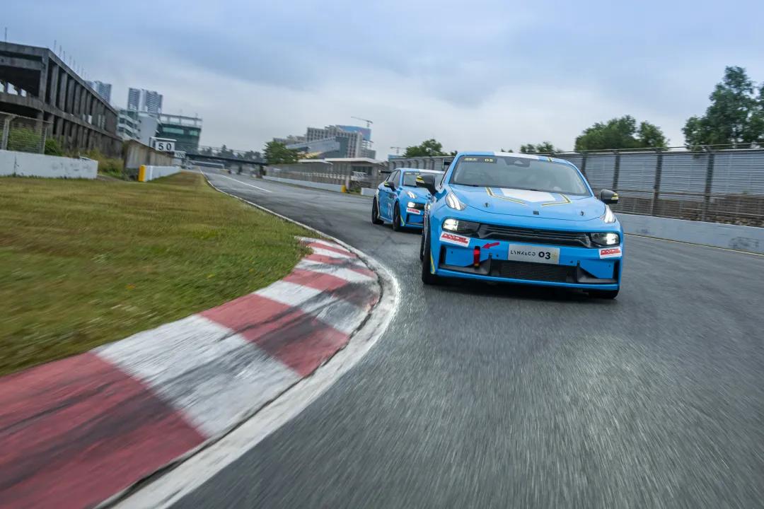 领克03过弯翻车,新款领克03推背感实测