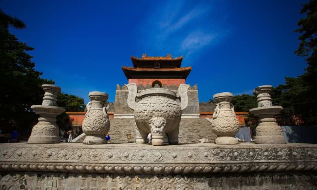 工薪族借5万买下晦气的往生被,3年后才知是乾隆的,如今值一亿多