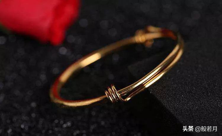 彩金为什么看着比黄金重,为什么彩金戴着戴着变色了