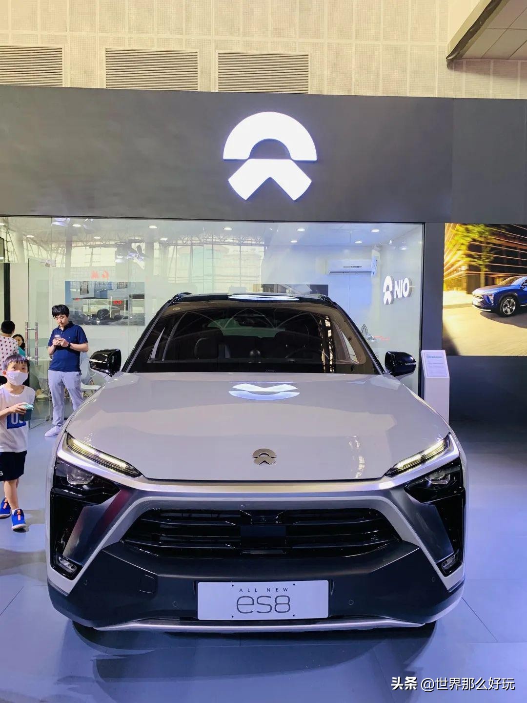 「高清大图」海口车展车模集体戴口罩，难掩身材曲线，呼之欲出