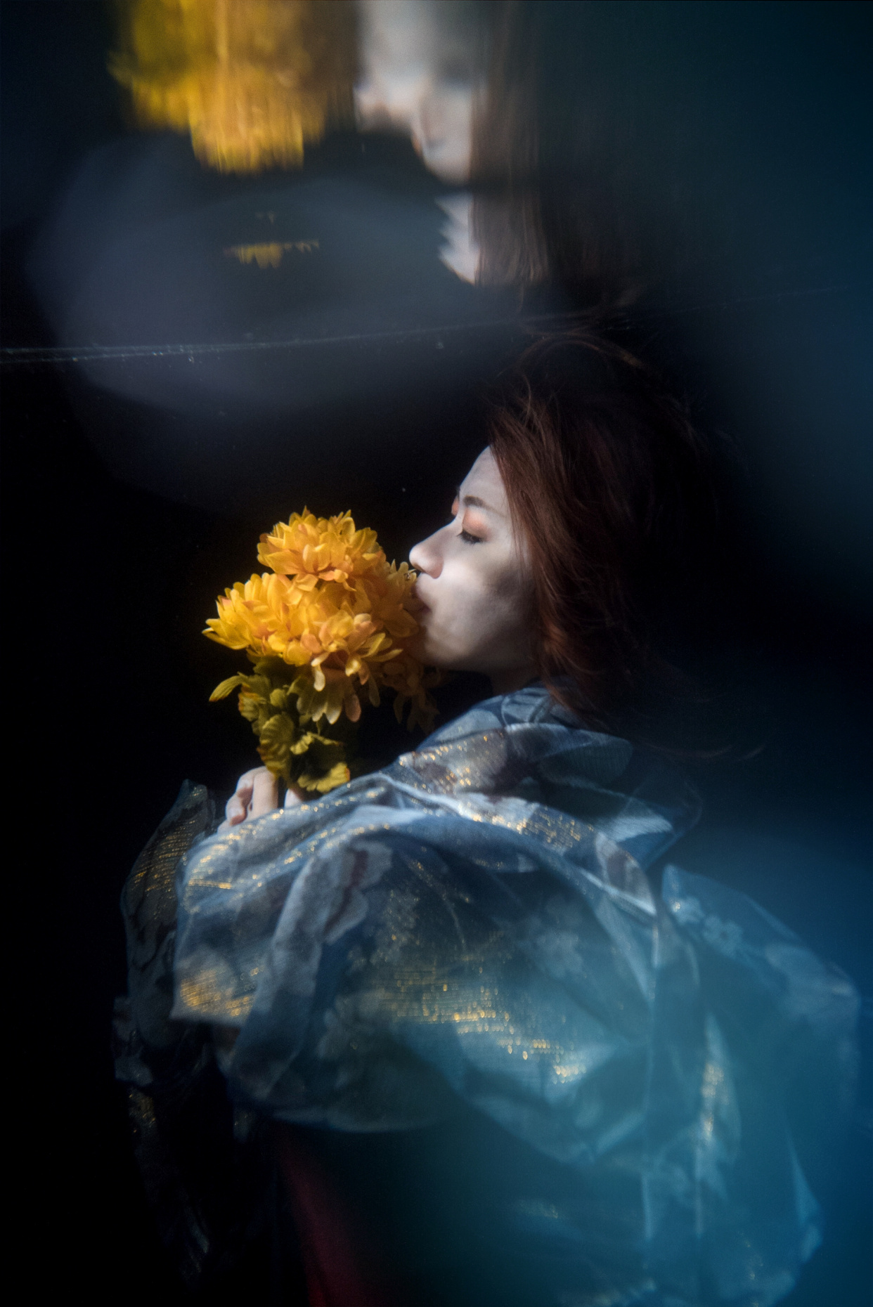 水下绝美汉服视频,汉服水下摄影真的太好看了