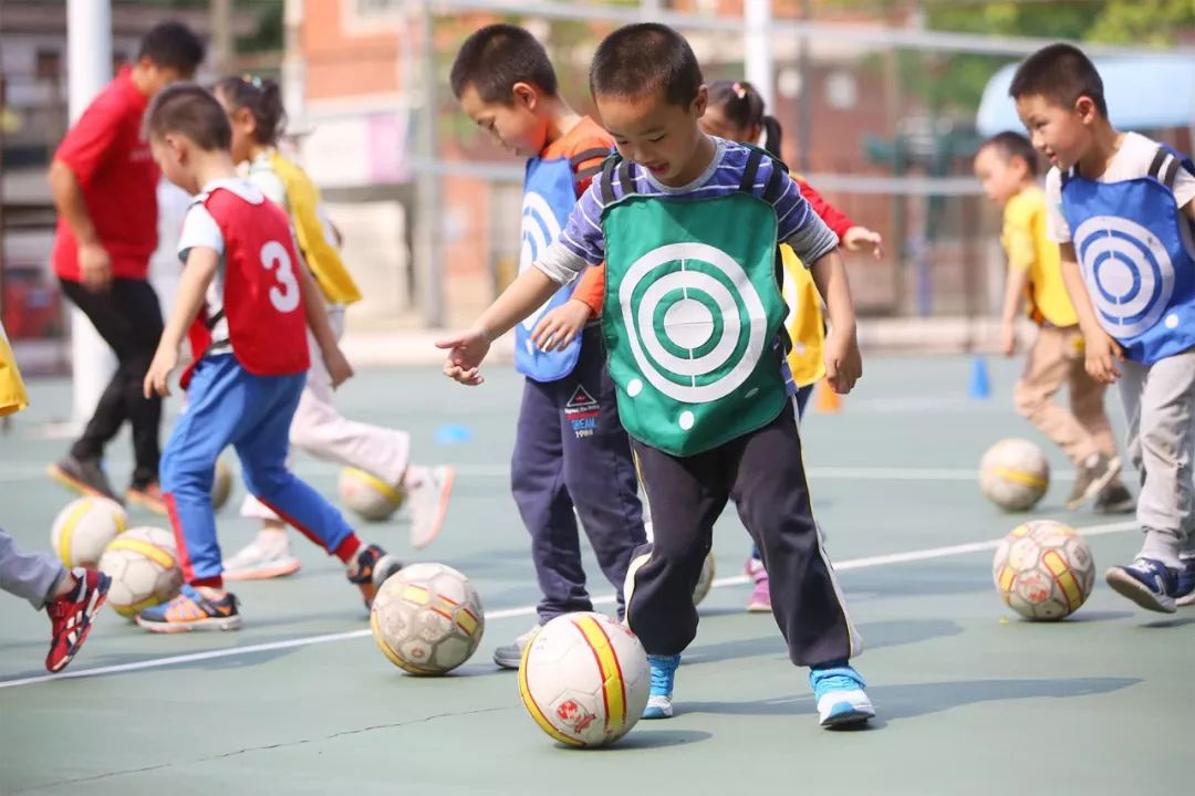 孩子的身高达标了没？快对比新版儿童标准身高表，父母们不要大意