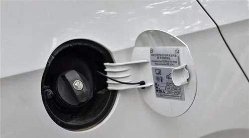 买斯柯达昕锐是掀背吗,大众桑塔纳落地价斯柯达昕锐