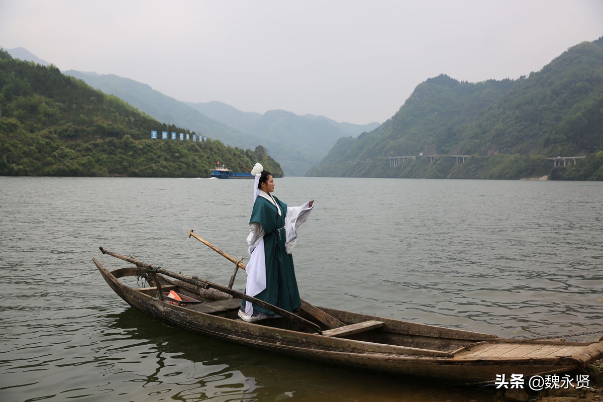 石泉后柳古镇：坐大游船划小木船游汉江，走进老街吃腊肉吃鱼
