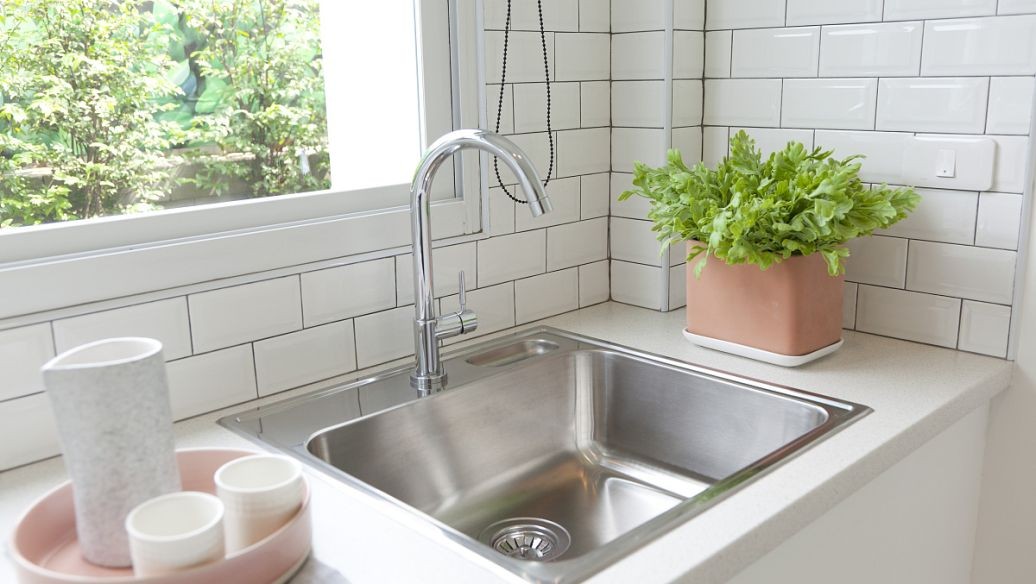 石英石水槽和304不锈钢水槽哪个好,水槽要选304的吗