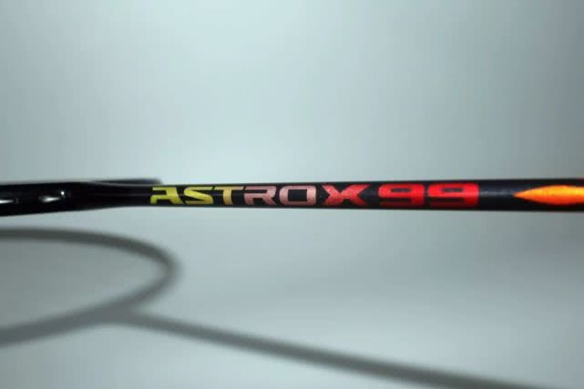 进攻型羽毛球拍推荐排行榜前十名,快速进攻高端羽毛球拍推荐