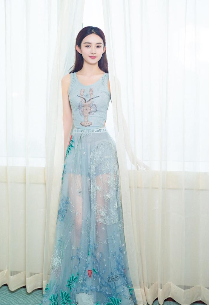 赵丽颖当妈后再现少女腰,赵丽颖最新视频穿半身黄裙秀身材