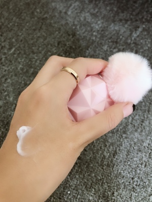 王凯手被投保3600万？林更新堵车时不忘涂手霜，我承认自己不精致