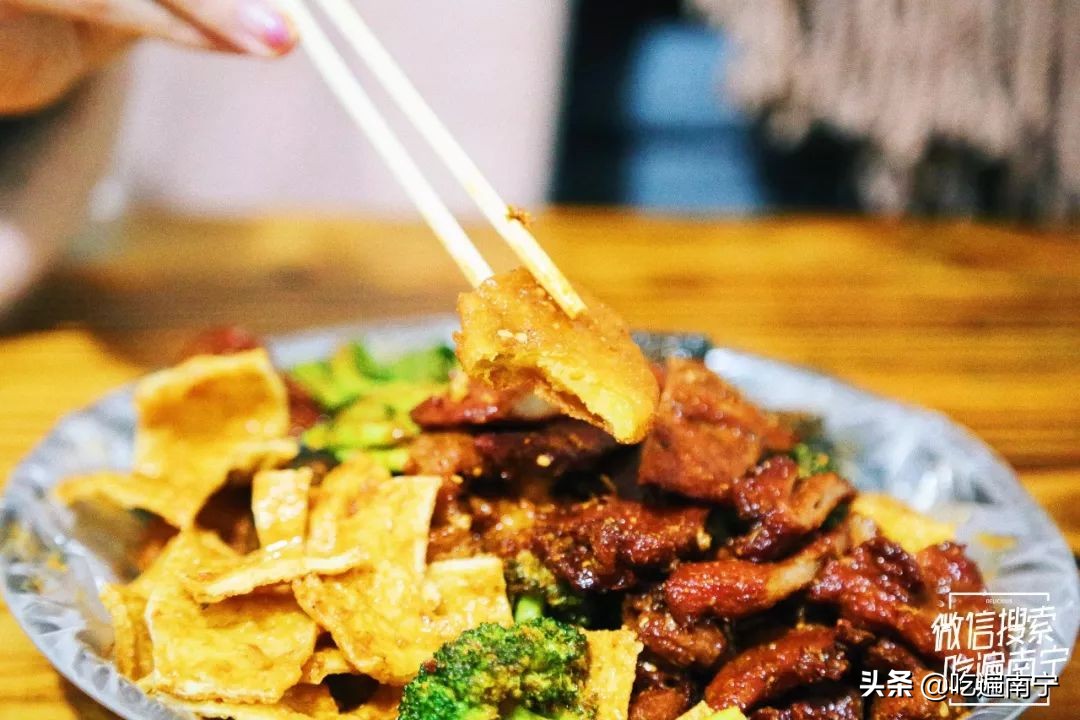 走错2次路,问了3个路人,终于找到偏僻小巷里的这家炸串店!