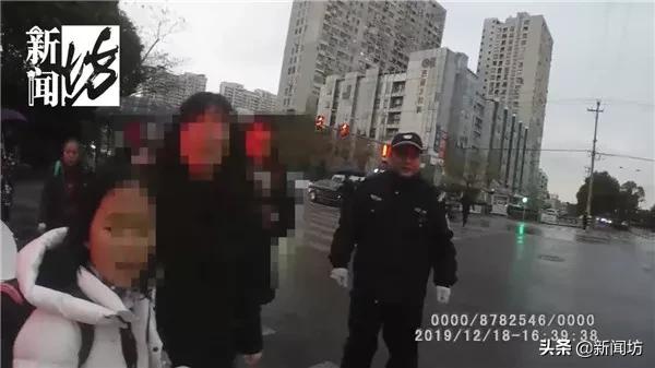 上海妈妈带着二宝打网约车接大宝，结果把二宝丢了……完了！是人贩子？