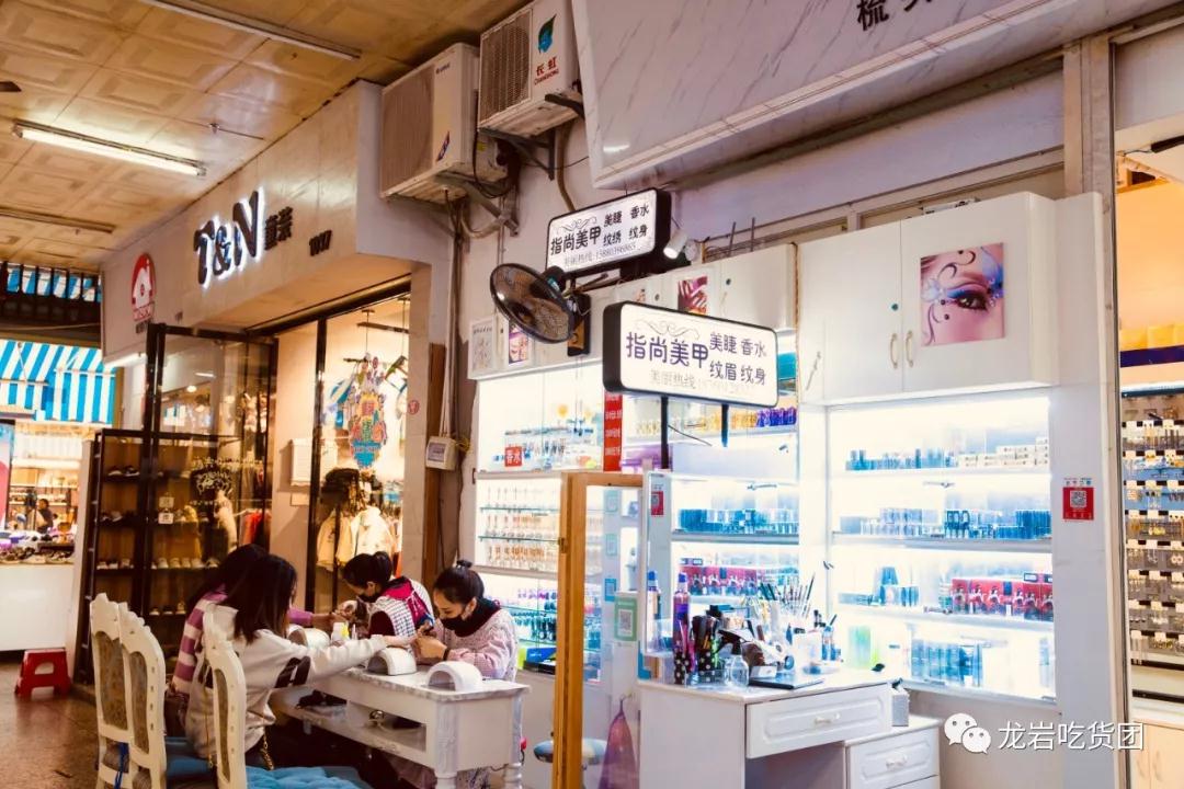 重庆渝北龙兴广场附近购物商场,前方到站工贸