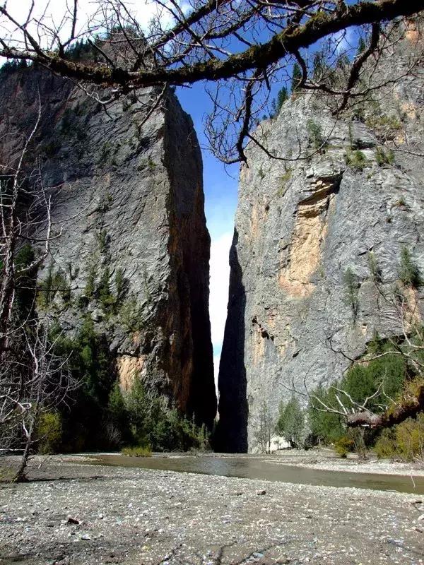 甘肃四大石林,独特的旅行风情体验