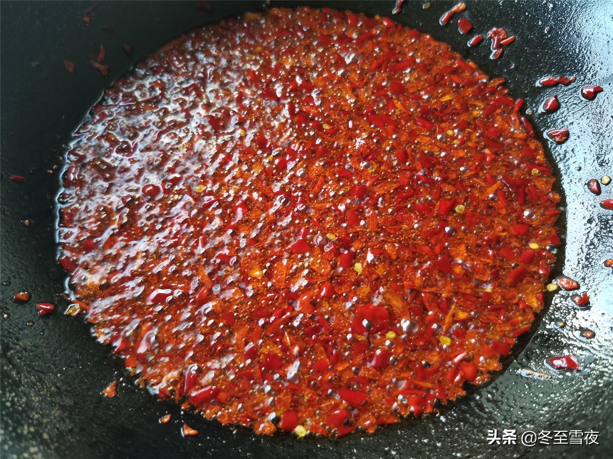 如何制作香辣小鱼干,香辣小鱼干详细做法