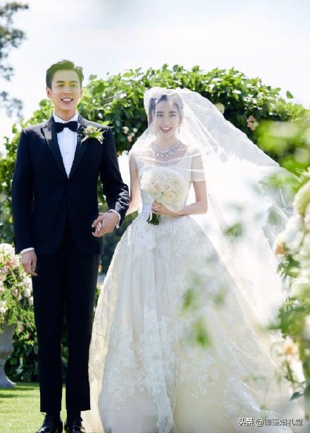 不同色的婚纱怎么搭配,穿婚纱隐形内衣推荐