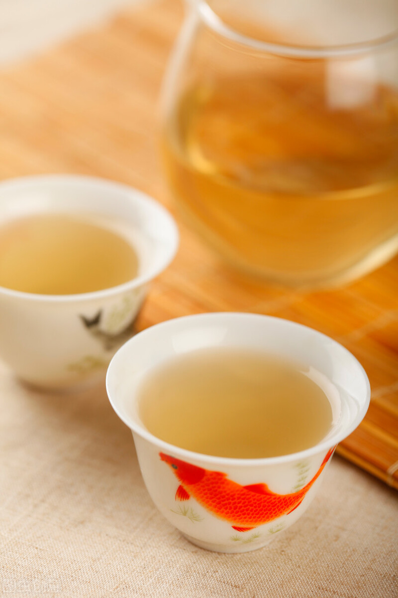 早上起床嗓子和鼻子里都是黄痰,早晨起床嗓子有痰而且还是硬块