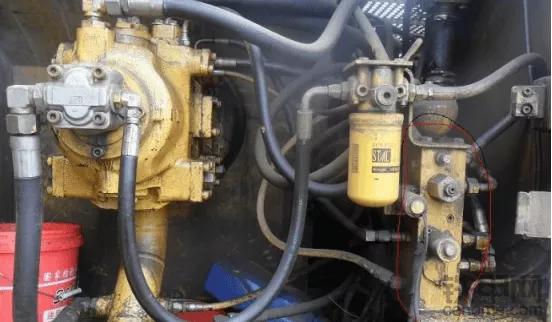 机王依旧不输国产机，23年老兵不死，卡特320V不愧为一代神机