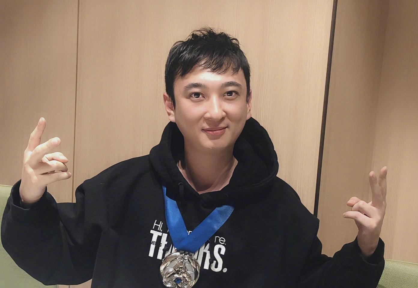 “国民老公”王思聪：一个被网红后宫团，毁了恋爱观的纯情少年