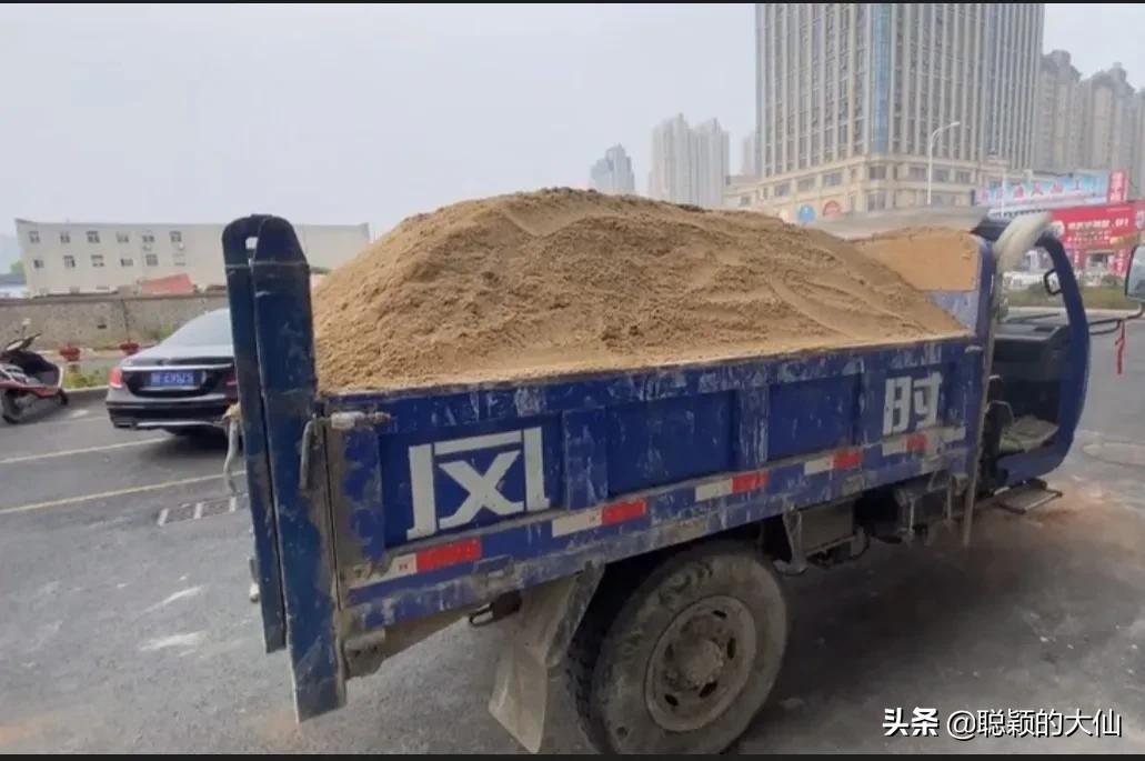 2元一袋沙子搬五楼,没有人愿意搬,现在的人不能吃苦?