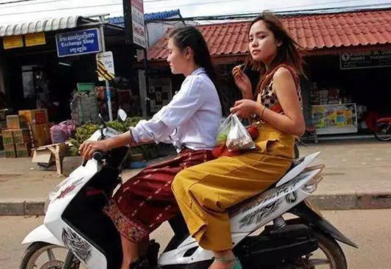 在天堂和地狱之间有炼狱,老挝之旅的感慨