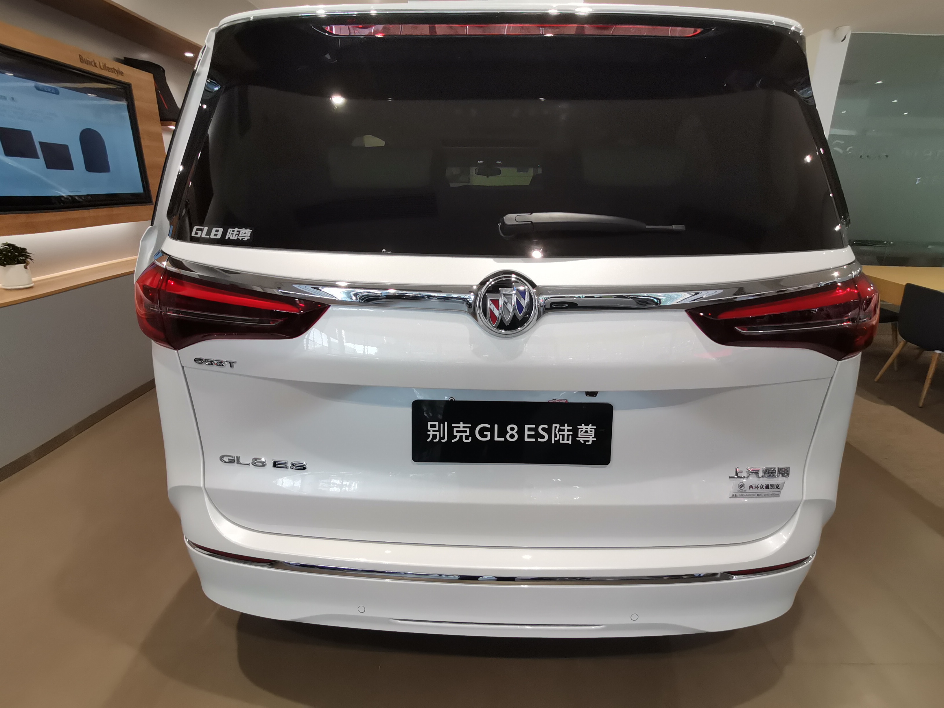 最新款别克gl8商务车陆尊,2022年gl8陆尊