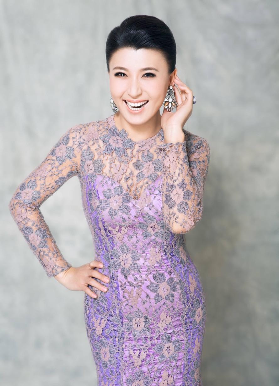 歌手闫学晶照片,45岁闫学晶拍戏现场