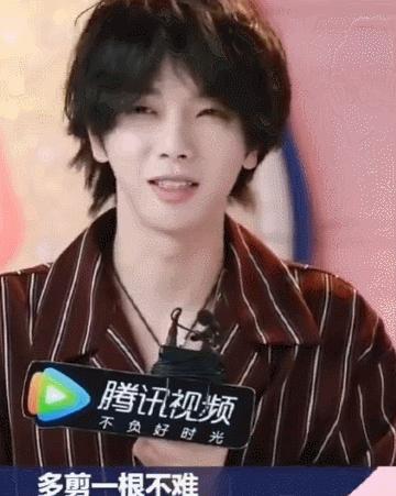 “弄虚作假”的明星：头发是假的，肌肉是假的，就连屁股都是假的