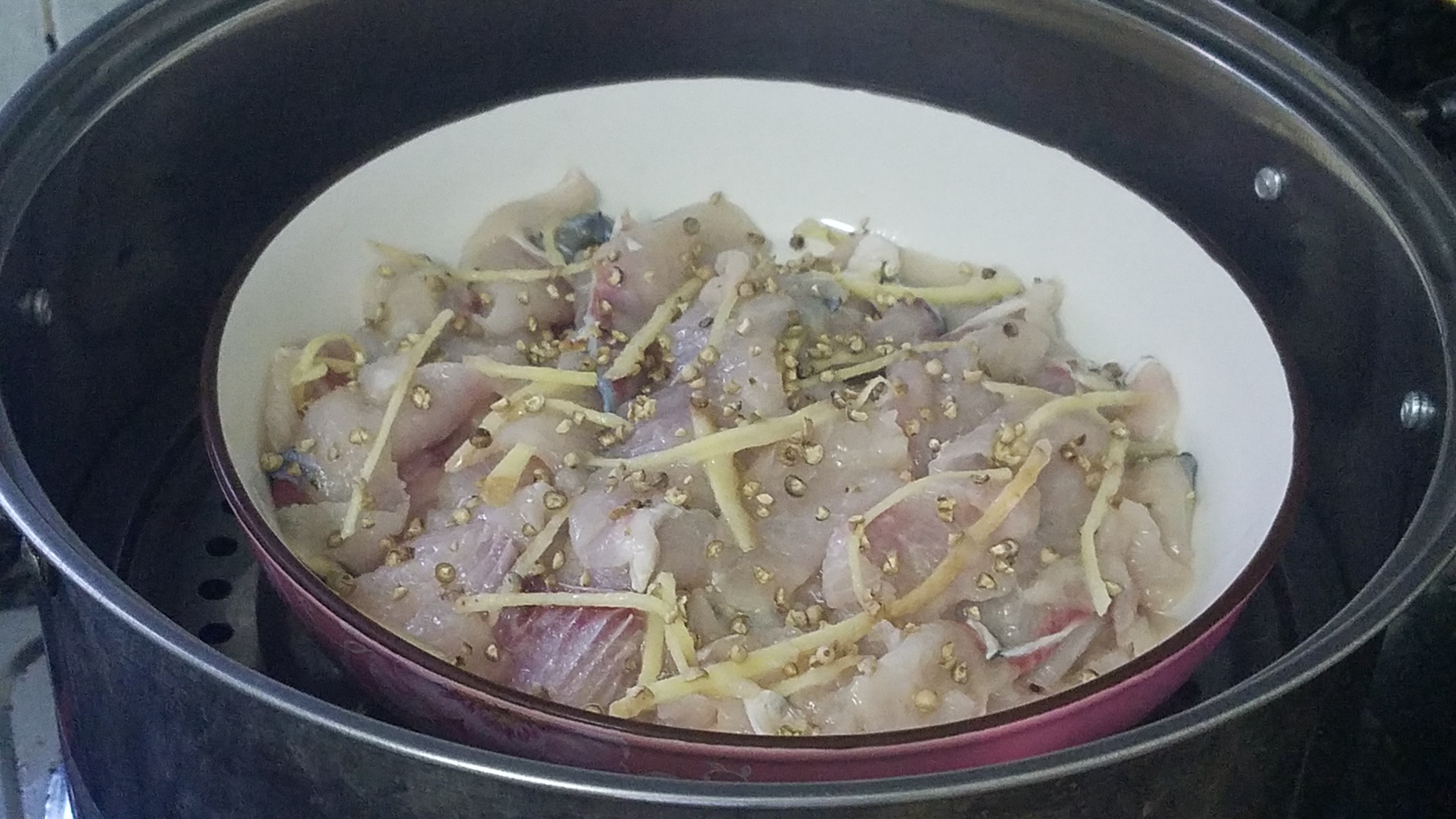 怎么炖草鱼好吃又简单家常做法,草鱼怎么炖好吃又简单家常做法