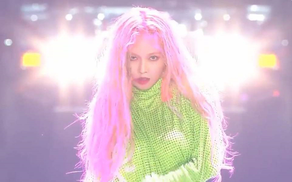 泫雅内衣ck代言图片,ck广告jennie泫雅