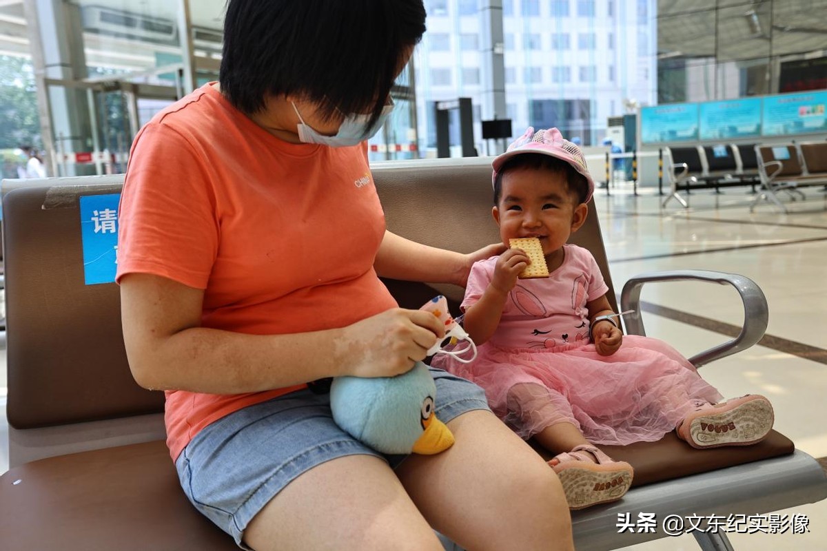 孩子嘴唇白需要到医院做啥检查吗,小孩嘴唇破裂怎么回事