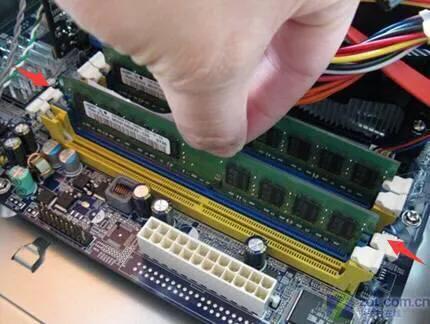 电脑开机风扇正常转但屏幕不亮,台式电脑cpu风扇转动显示器不显示