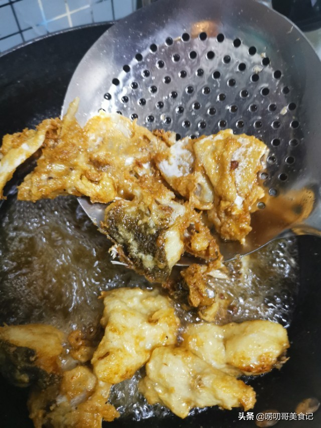 蒜香鲽鱼头家常做法,蒜香鱼头简单又易学