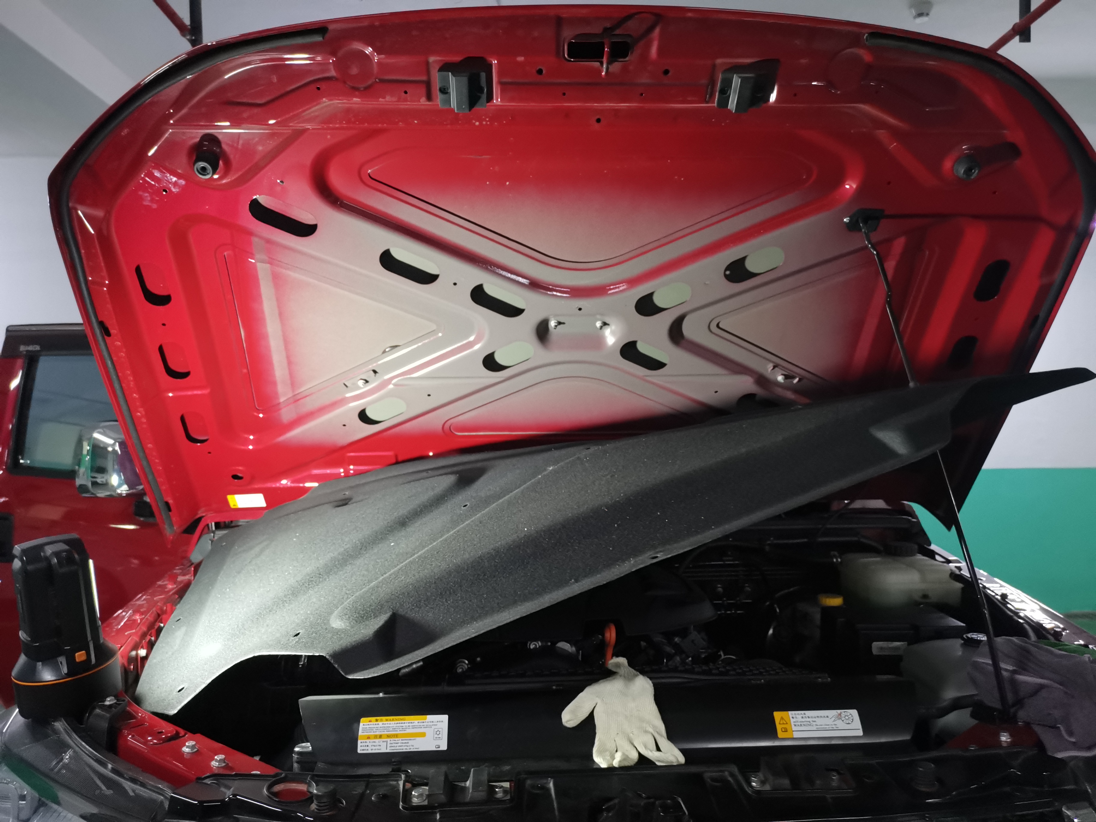 汽车引擎盖用什么隔音隔热材料好,给小轿车引擎盖上隔音棉的危害