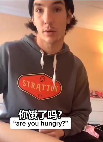 澶栧浗浜哄湪鐢锋湅鍙嬮潰鍓嶇殑鍙规皵,鐩樼偣琚洿鐢锋皵鍒版姄鐙傜殑鐬棿