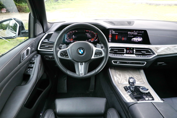 宝马x5深度评测进口f15,宝马x5m黑武士2021款内饰