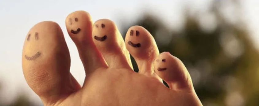 内衣跟袜子可以一起洗,内衣可以和袜子放一起晾吗