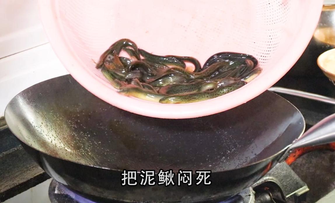 泥鳅最好吃家常做法大厨教你妙招,泥鳅配什么菜香辣入味好吃