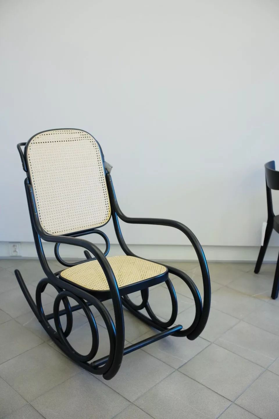 探访TON工厂看经典椅子背后的故事|疯狂24h我们去捷克干了啥?