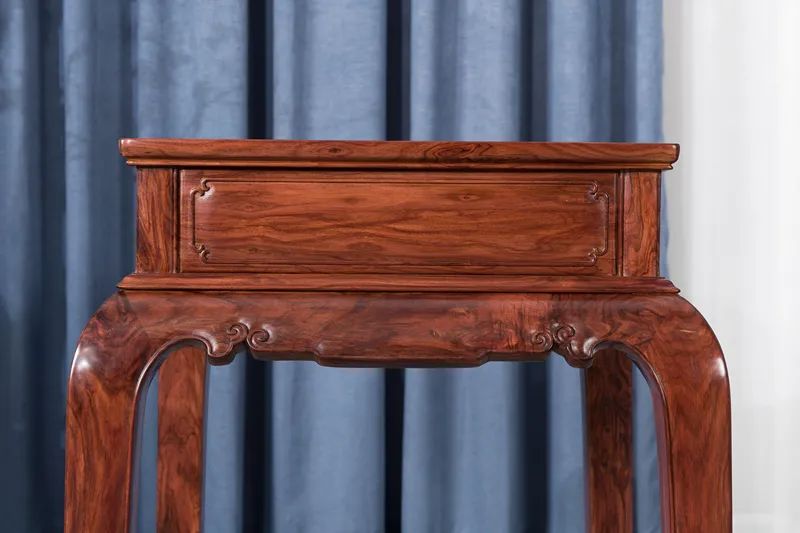 卷书沙发客厅效果,卷书款沙发适合中式风格吗